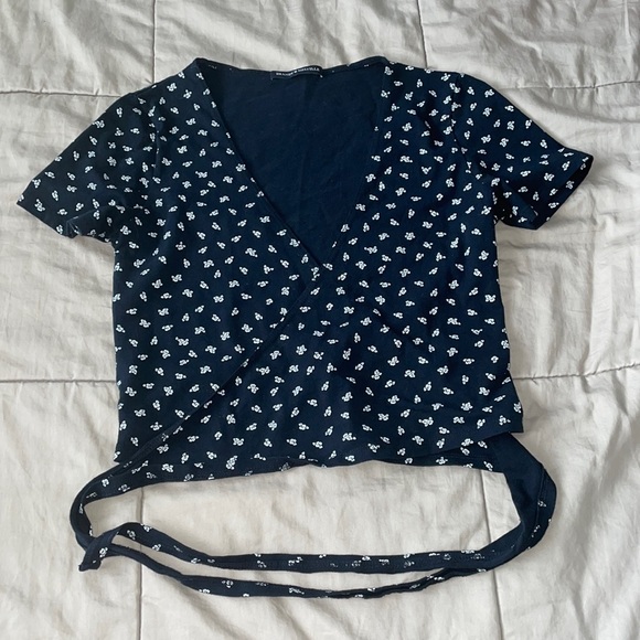 Brandy Melville Tops - Brandy Melville Crop Top